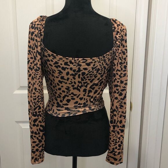 NWOT Leopard print long sleeve crop top size small - Picture 6 of 7
